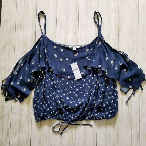 American Eagle Outfitters Tops - NEW American Eagle Daisy Cold Shoulder Crop Top XL